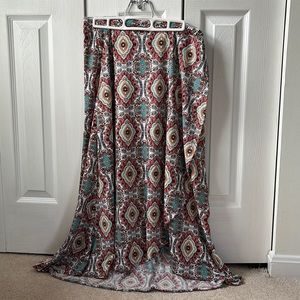 Geometric patterned skirt